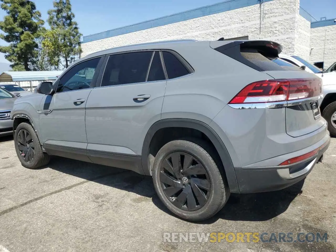 2 Photograph of a damaged car 1V2JE2CA1RC229108 VOLKSWAGEN ATLAS 2024