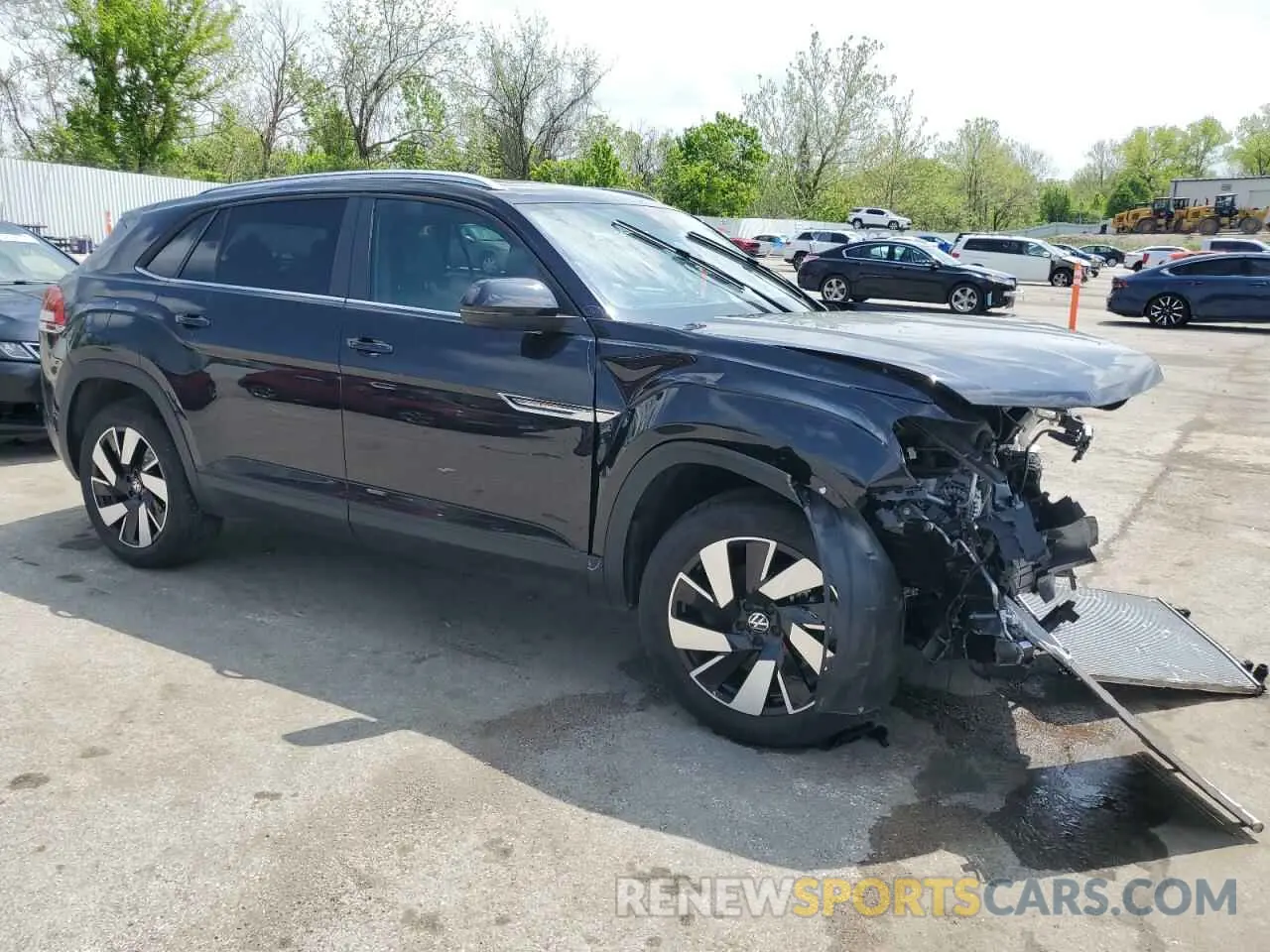 4 Photograph of a damaged car 1V2JE2CA8RC256547 VOLKSWAGEN ATLAS 2024