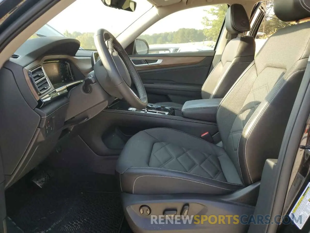 7 Photograph of a damaged car 1V2JR2CA0RC548942 VOLKSWAGEN ATLAS 2024
