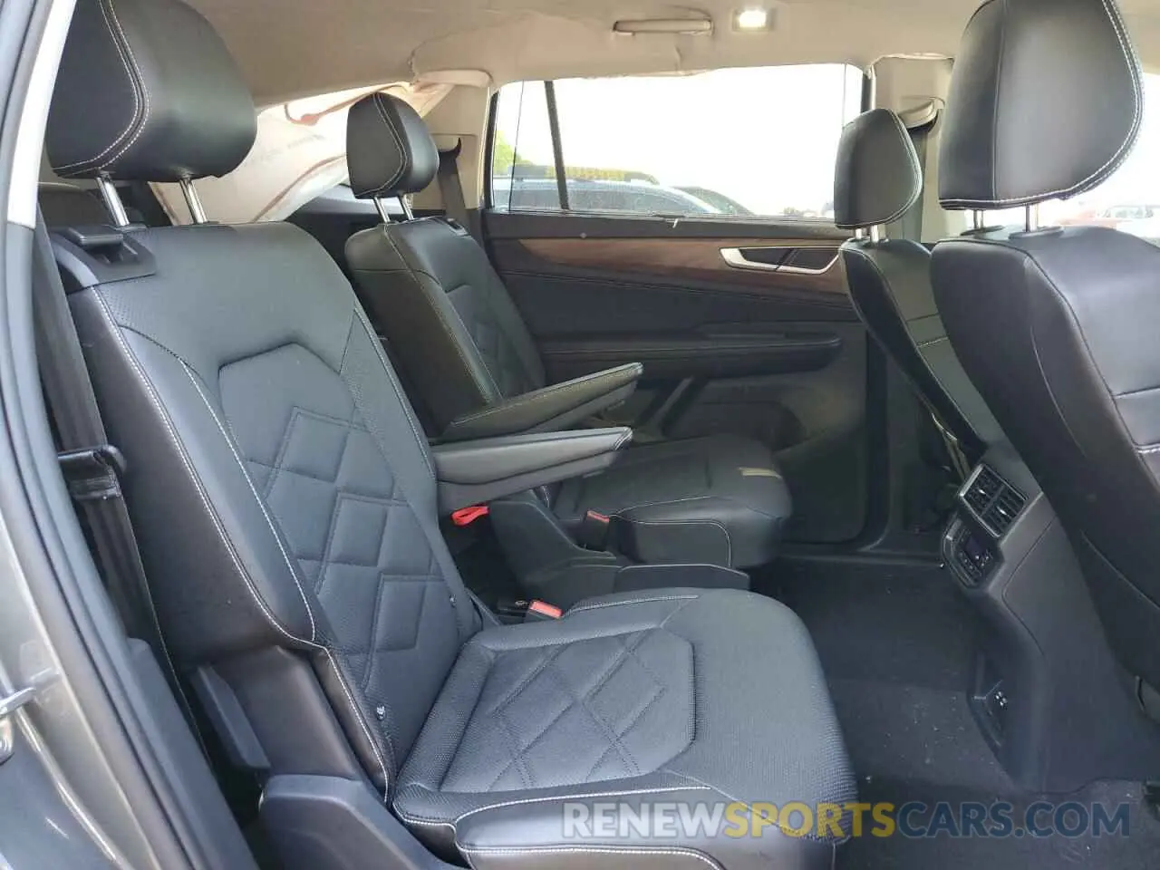 11 Photograph of a damaged car 1V2JR2CA1RC598507 VOLKSWAGEN ATLAS 2024