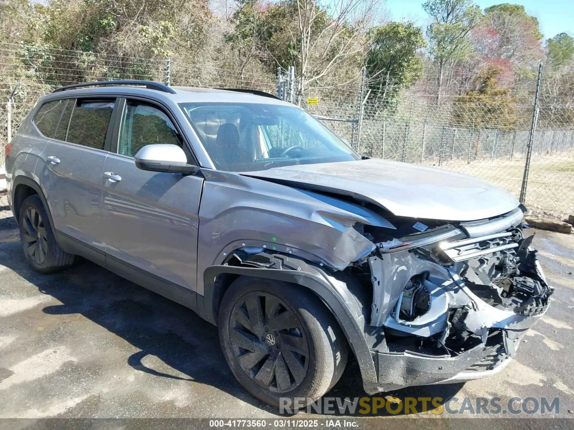 1 Photograph of a damaged car 1V2JR2CA2RC518633 VOLKSWAGEN ATLAS 2024