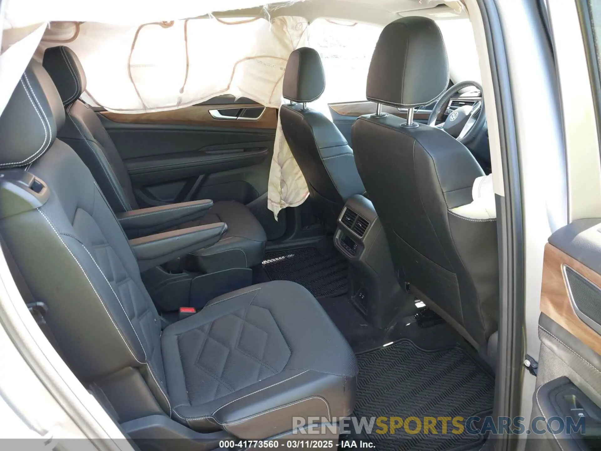 8 Photograph of a damaged car 1V2JR2CA2RC518633 VOLKSWAGEN ATLAS 2024