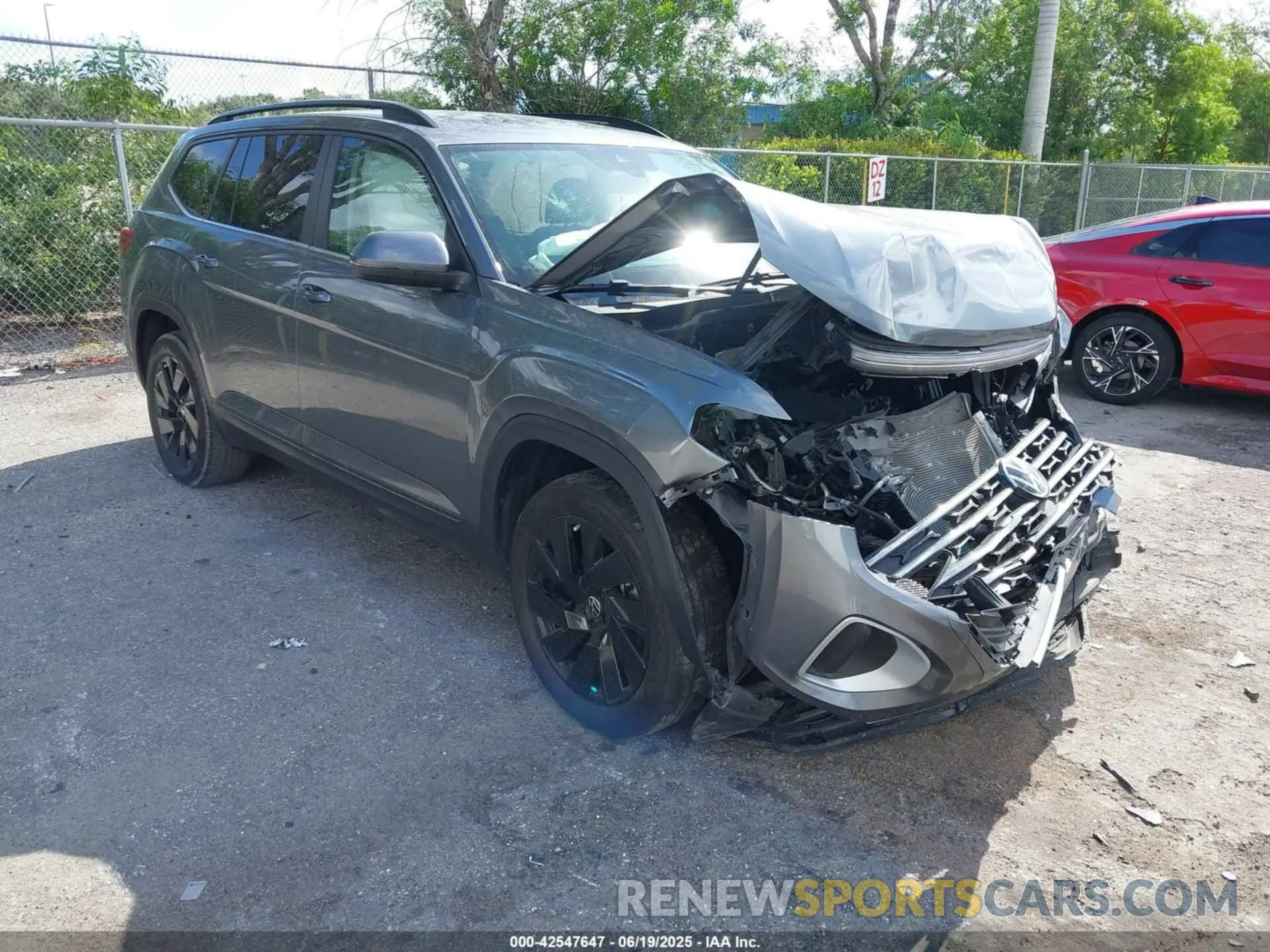 1 Photograph of a damaged car 1V2JR2CA3RC595186 VOLKSWAGEN ATLAS 2024