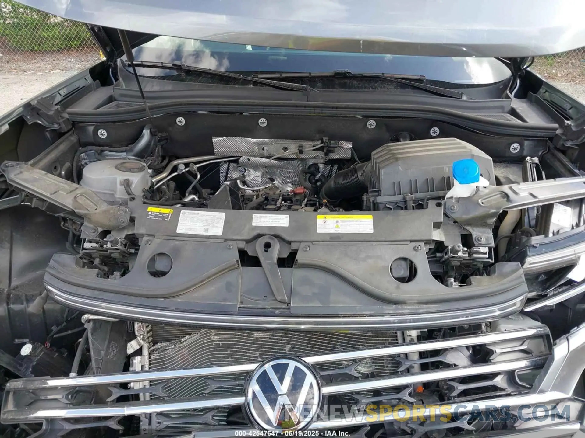 10 Photograph of a damaged car 1V2JR2CA3RC595186 VOLKSWAGEN ATLAS 2024