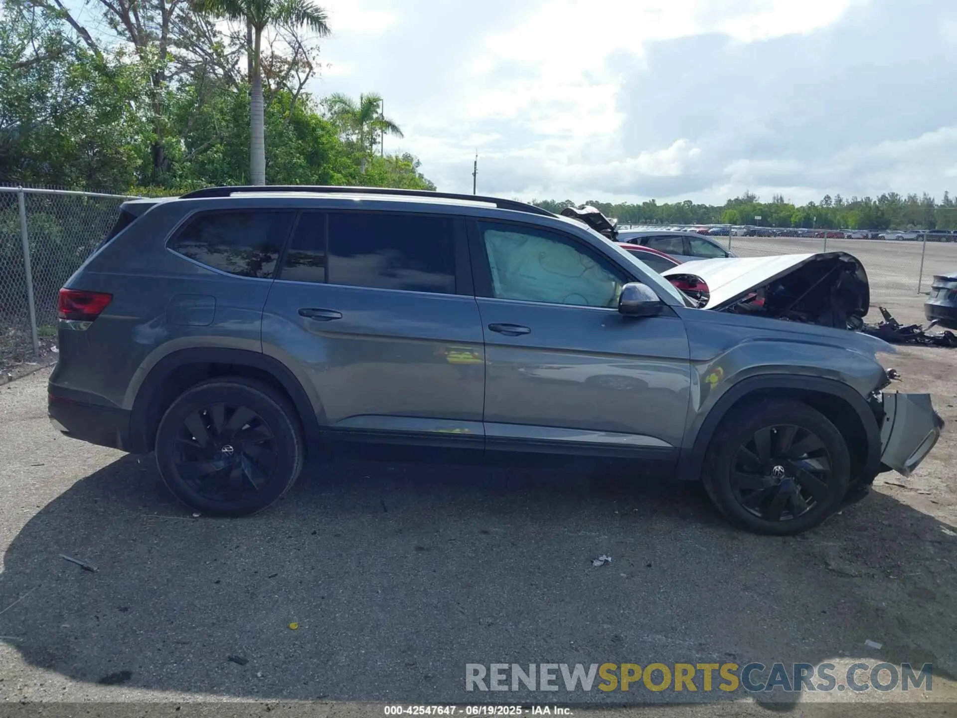 13 Photograph of a damaged car 1V2JR2CA3RC595186 VOLKSWAGEN ATLAS 2024