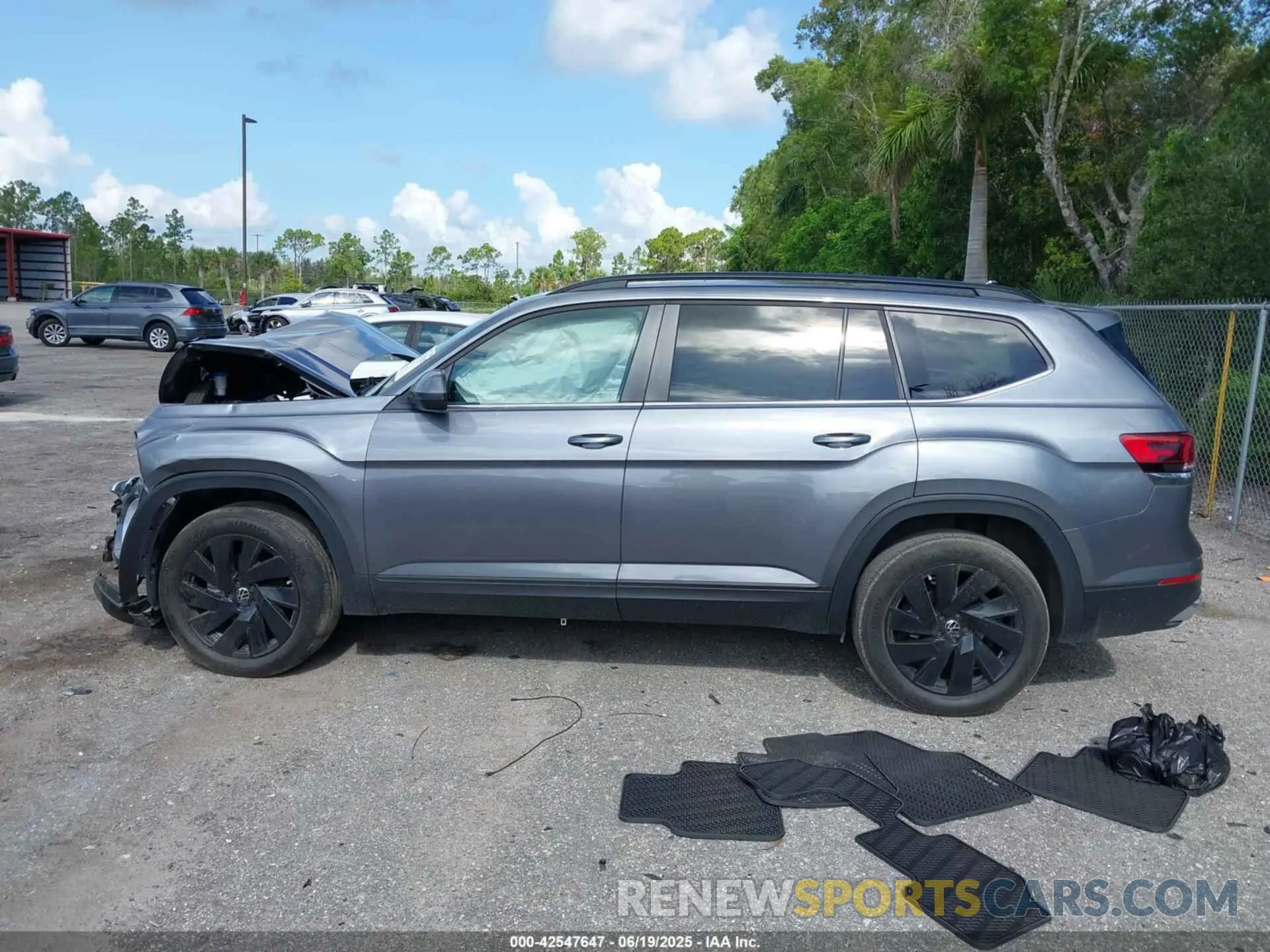 14 Photograph of a damaged car 1V2JR2CA3RC595186 VOLKSWAGEN ATLAS 2024