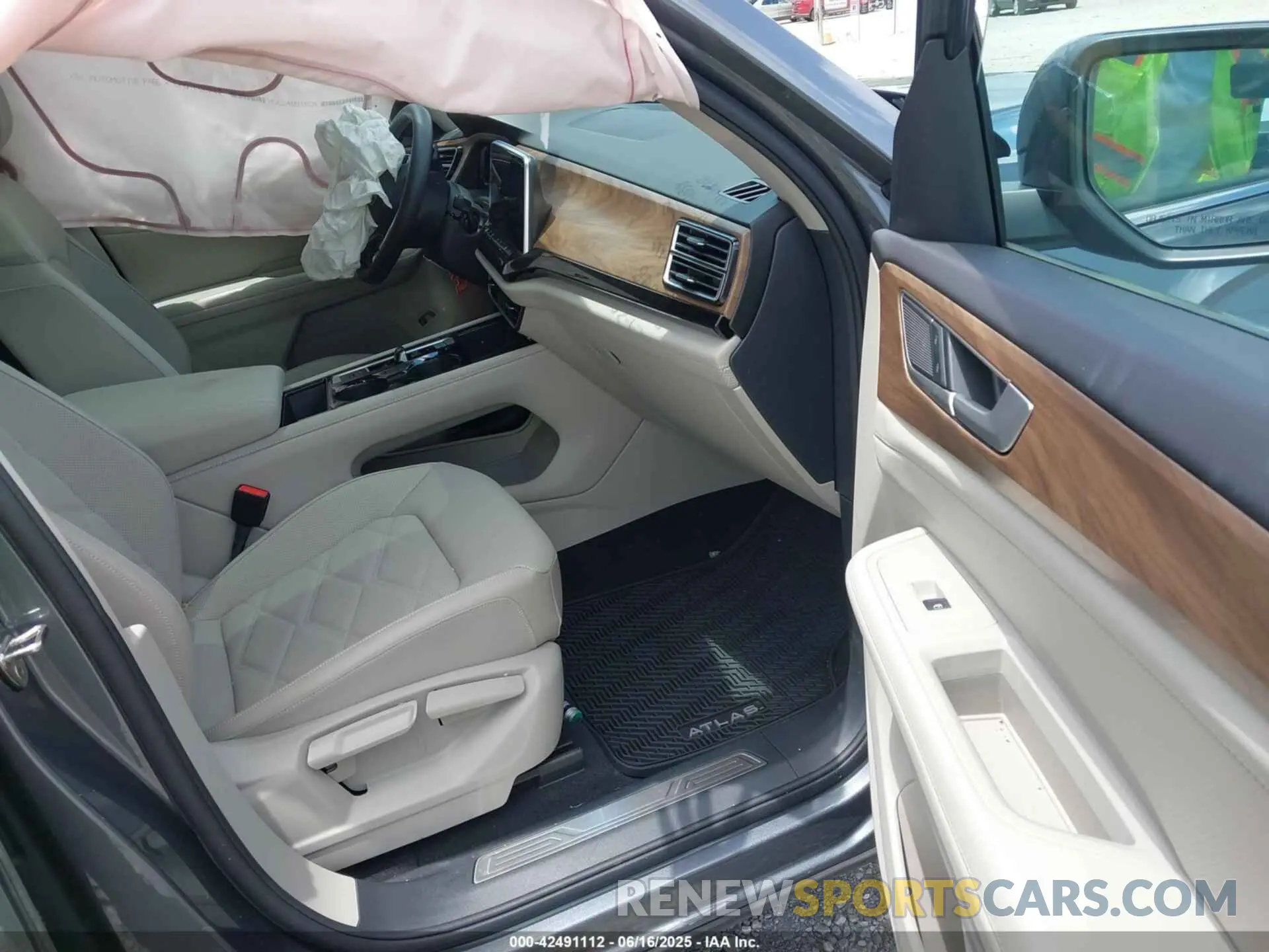 5 Фотография поврежденного автомобиля 1V2JR2CA3RC624038 VOLKSWAGEN ATLAS 2024