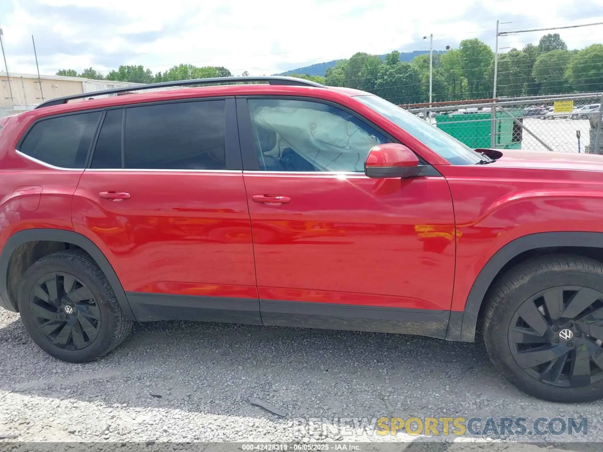 14 Photograph of a damaged car 1V2JR2CA4RC576128 VOLKSWAGEN ATLAS 2024