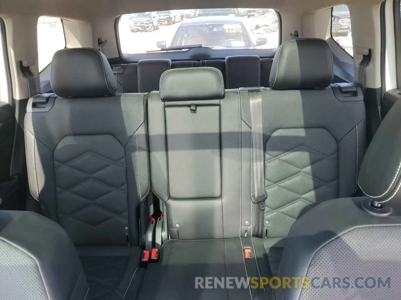 10 Photograph of a damaged car 1V2JR2CA4RC579336 VOLKSWAGEN ATLAS 2024