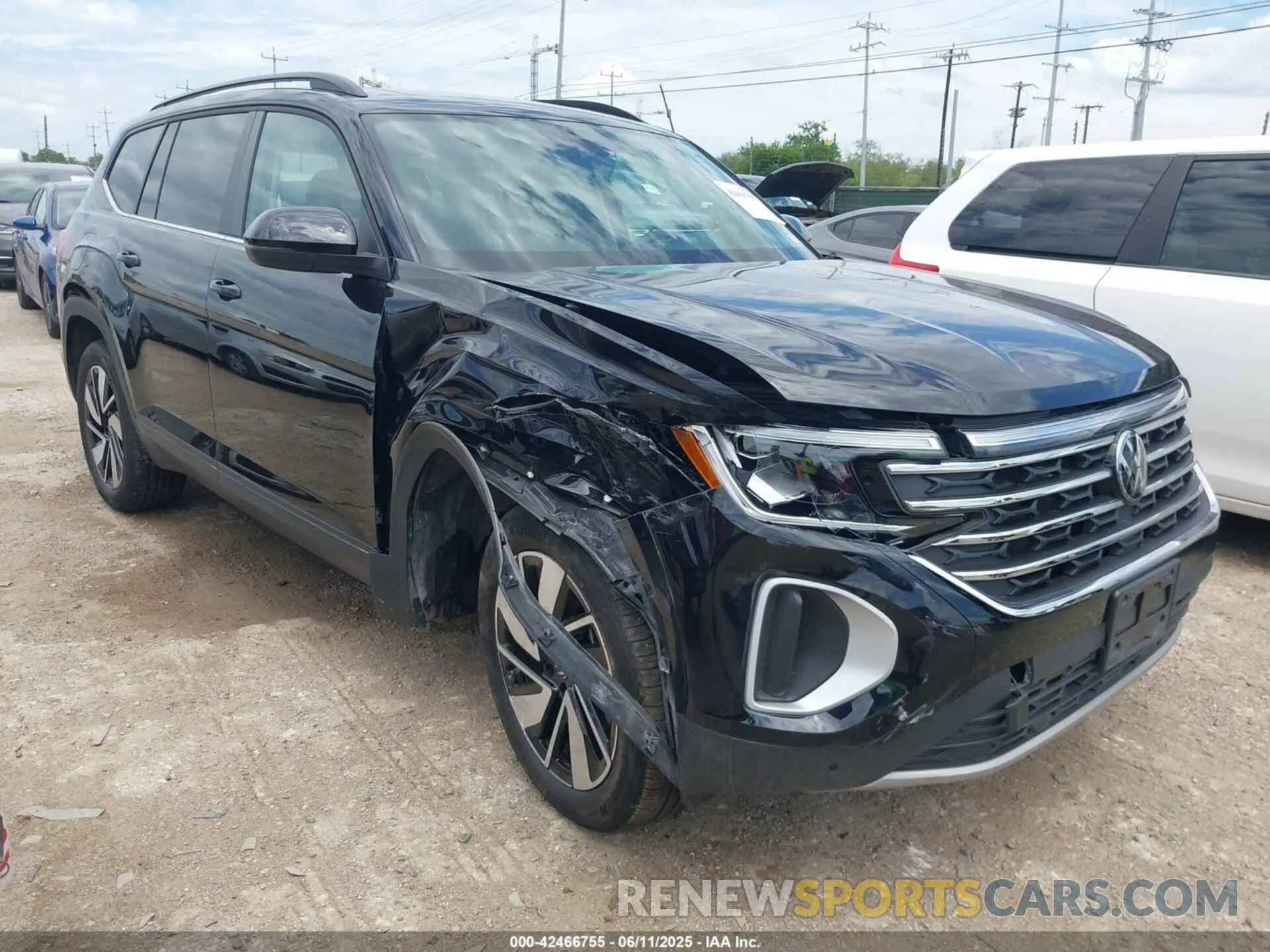 1 Photograph of a damaged car 1V2JR2CA9RC598772 VOLKSWAGEN ATLAS 2024