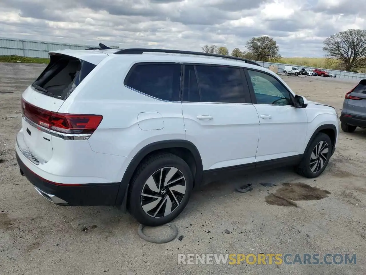 3 Photograph of a damaged car 1V2KR2CA0RC551778 VOLKSWAGEN ATLAS 2024