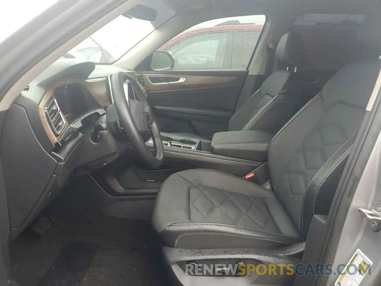 7 Photograph of a damaged car 1V2LR2CA0RC581349 VOLKSWAGEN ATLAS 2024