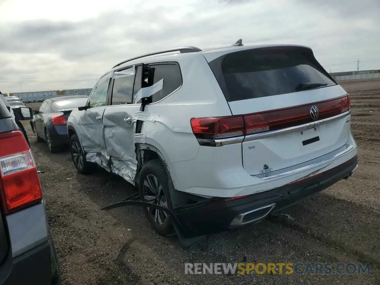 2 Photograph of a damaged car 1V2LR2CA2RC509410 VOLKSWAGEN ATLAS 2024