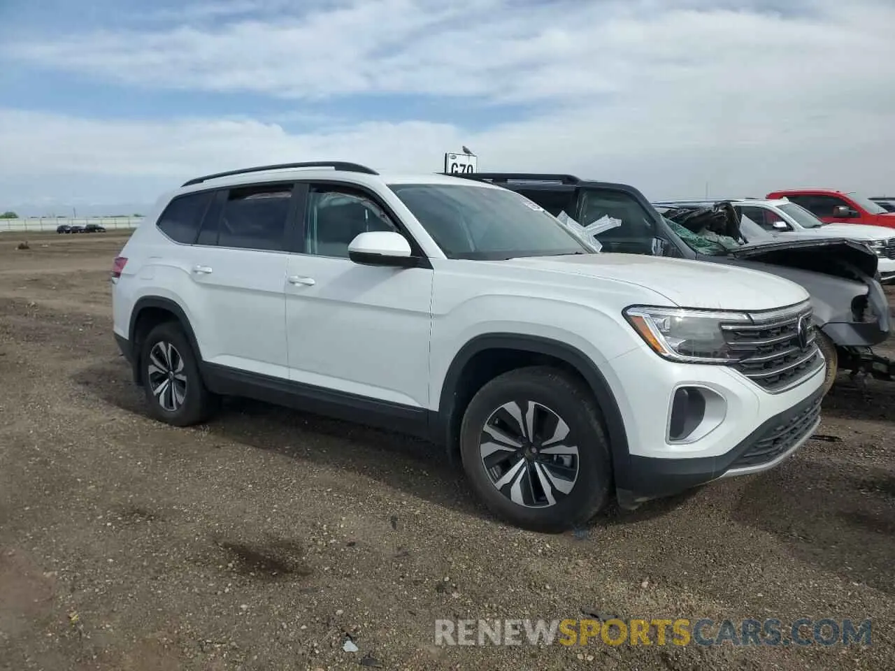 4 Photograph of a damaged car 1V2LR2CA2RC509410 VOLKSWAGEN ATLAS 2024