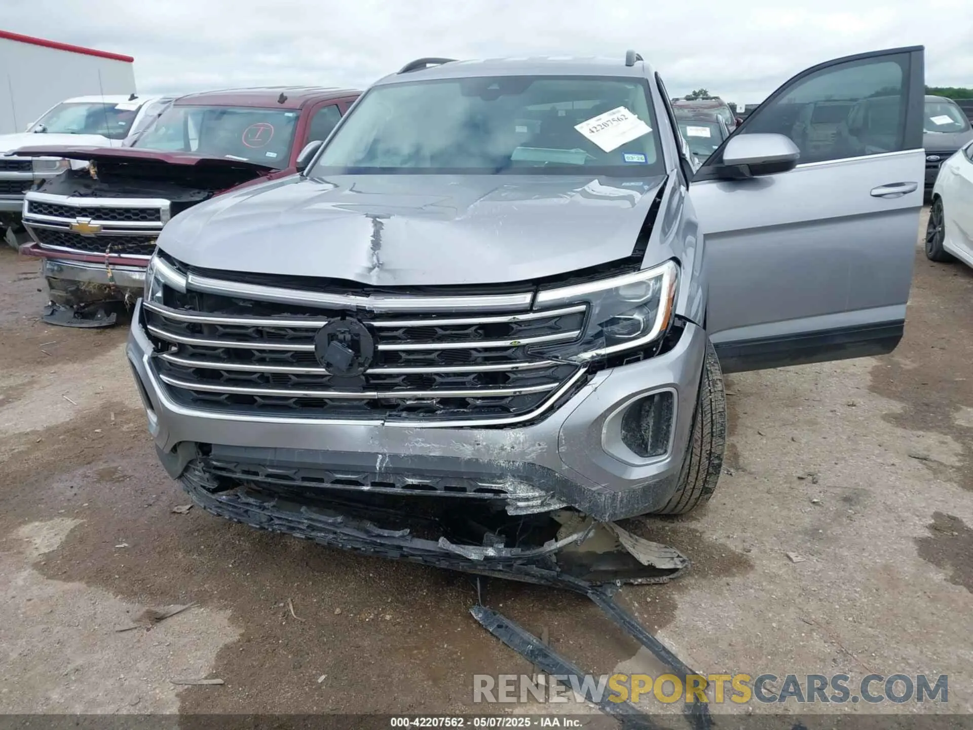 6 Photograph of a damaged car 1V2LR2CA7RC572504 VOLKSWAGEN ATLAS 2024