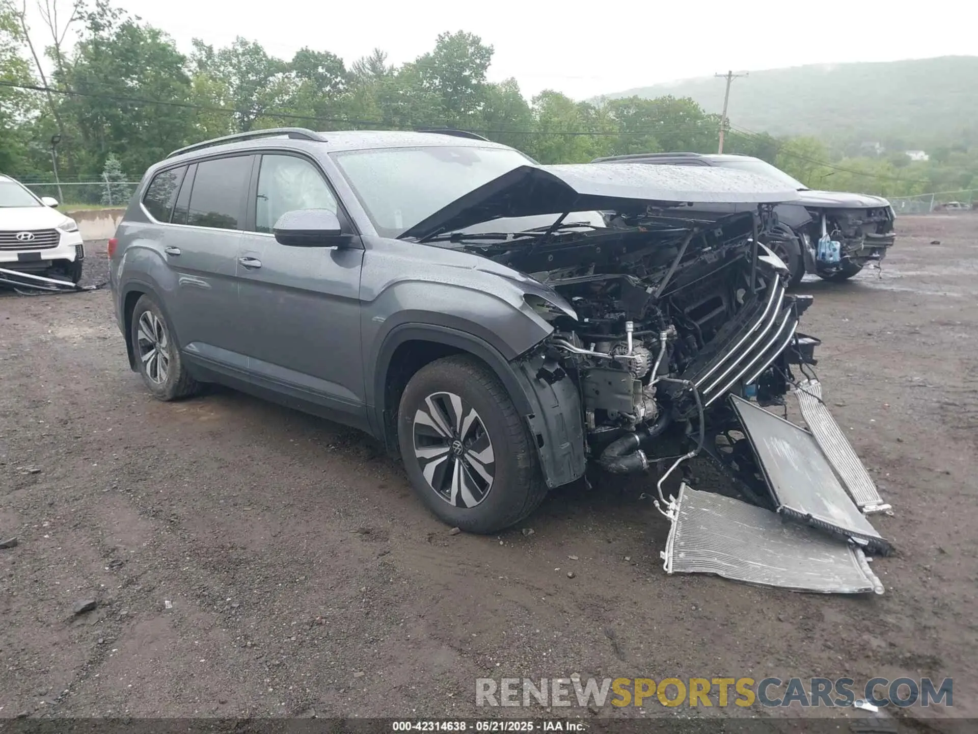 1 Photograph of a damaged car 1V2LR2CA8RC514627 VOLKSWAGEN ATLAS 2024