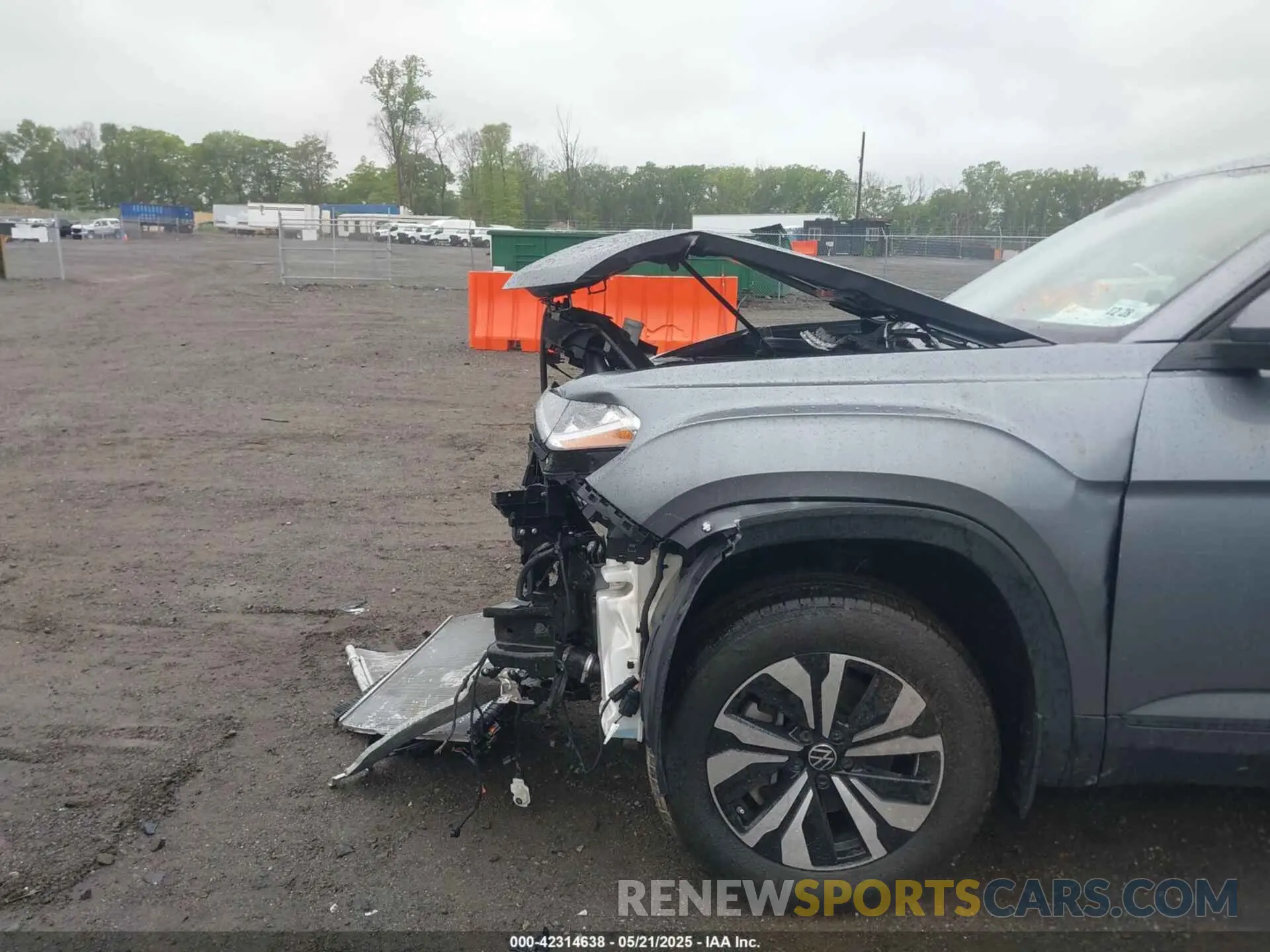 18 Photograph of a damaged car 1V2LR2CA8RC514627 VOLKSWAGEN ATLAS 2024