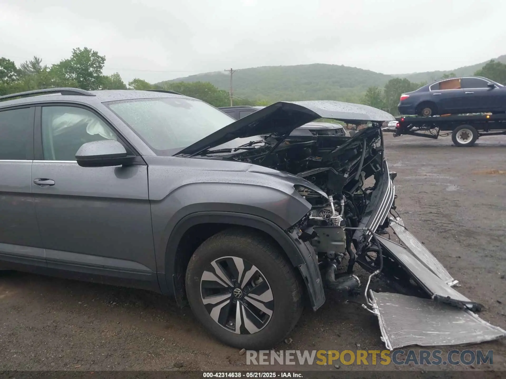 19 Photograph of a damaged car 1V2LR2CA8RC514627 VOLKSWAGEN ATLAS 2024