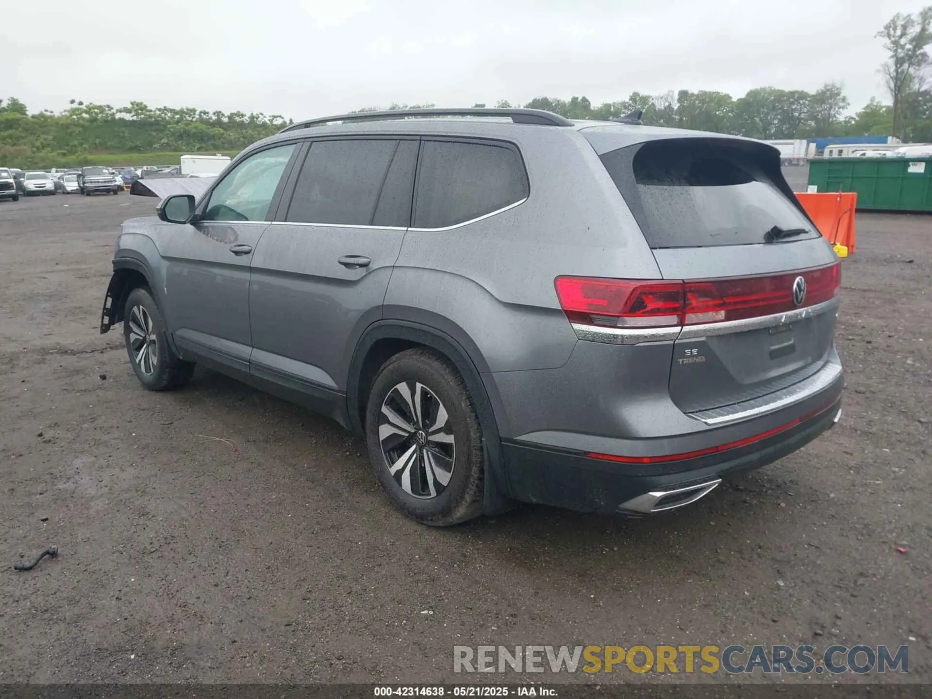 3 Photograph of a damaged car 1V2LR2CA8RC514627 VOLKSWAGEN ATLAS 2024