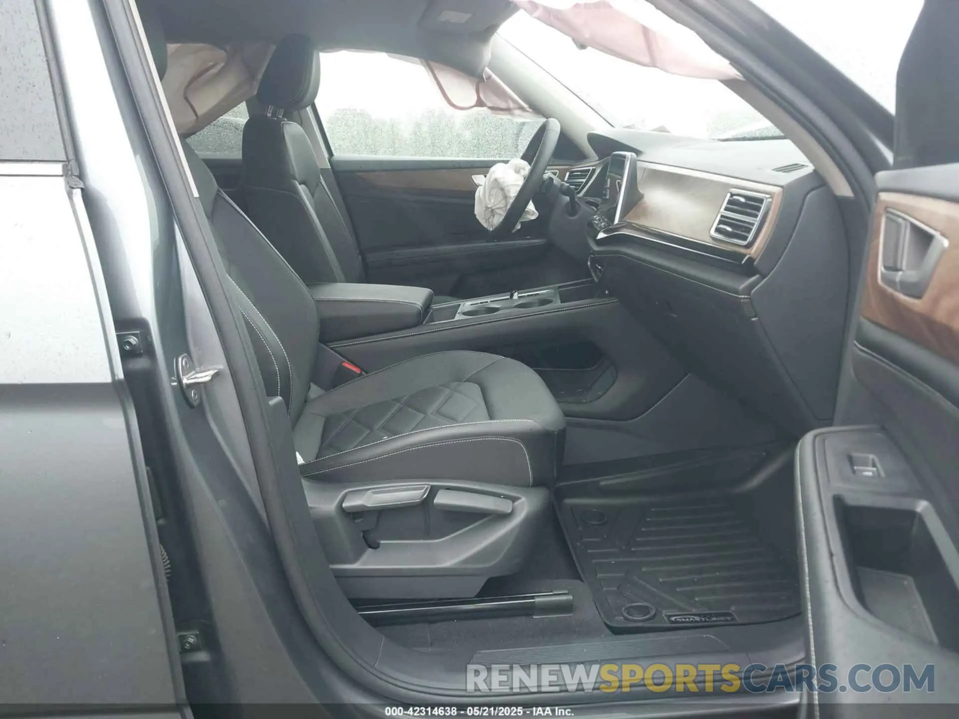 5 Photograph of a damaged car 1V2LR2CA8RC514627 VOLKSWAGEN ATLAS 2024