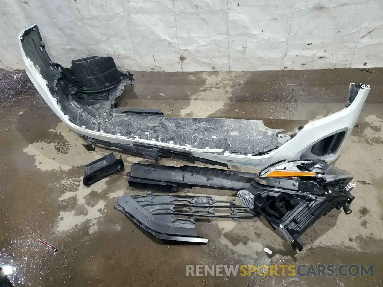 13 Photograph of a damaged car 1V2LR2CA9RC585416 VOLKSWAGEN ATLAS 2024
