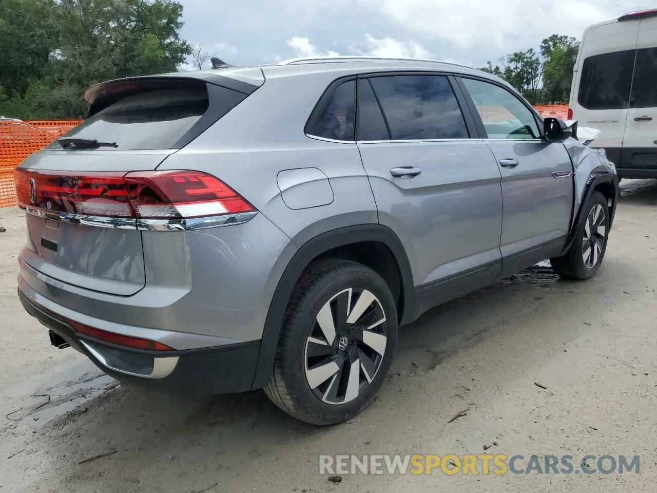 3 Photograph of a damaged car 1V2WE2CA1RC237957 VOLKSWAGEN ATLAS 2024