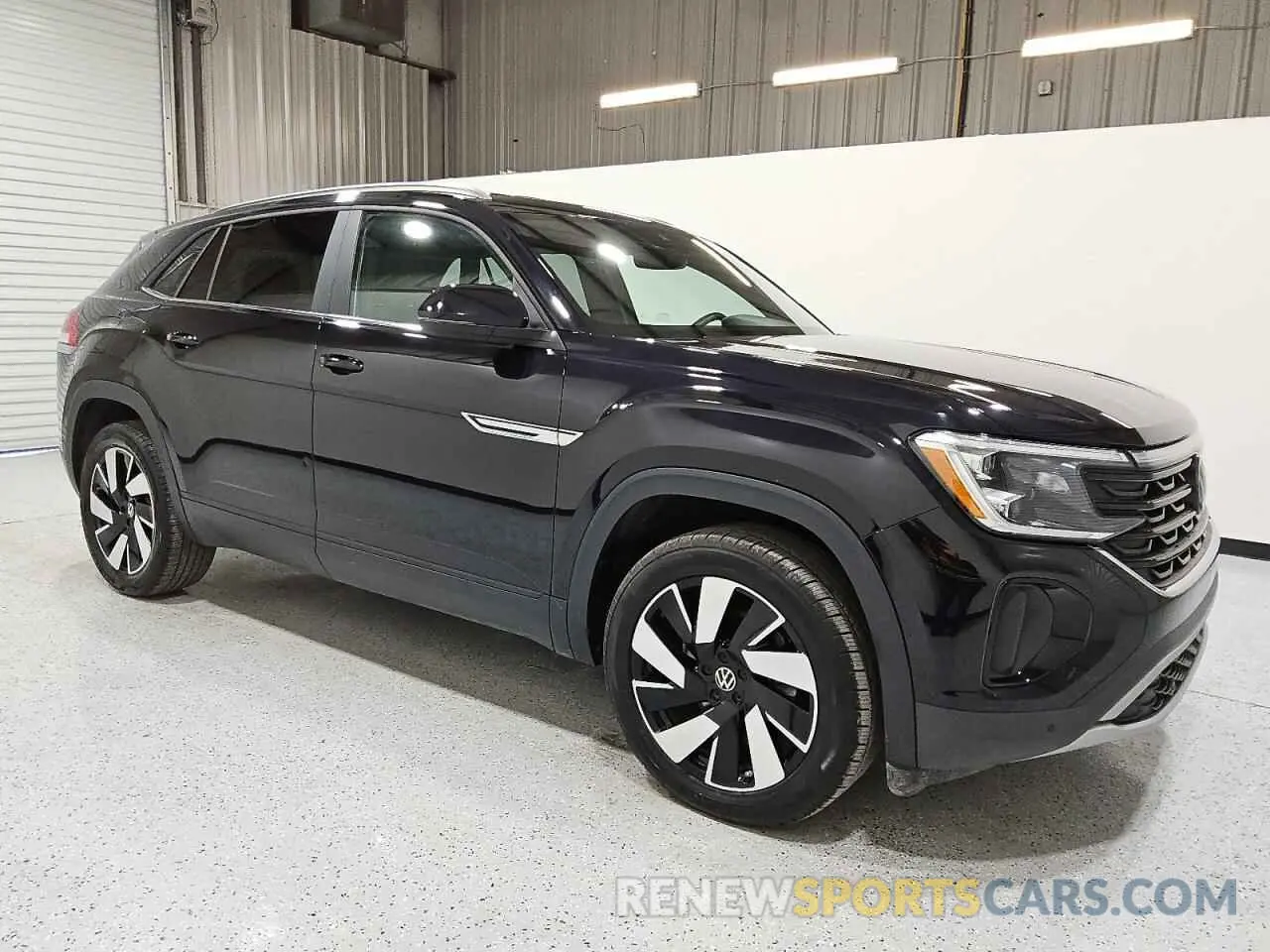 4 Photograph of a damaged car 1V2WE2CA3RC217922 VOLKSWAGEN ATLAS 2024
