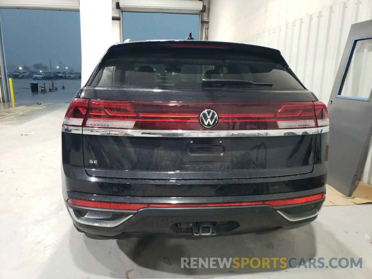 6 Photograph of a damaged car 1V2WE2CA3RC221565 VOLKSWAGEN ATLAS 2024