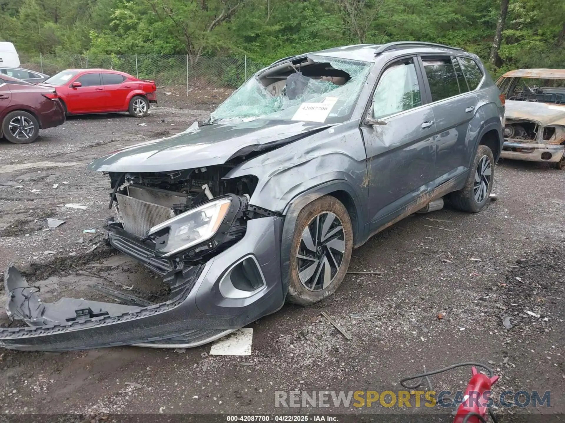 2 Photograph of a damaged car 1V2WR2CA2RC536071 VOLKSWAGEN ATLAS 2024