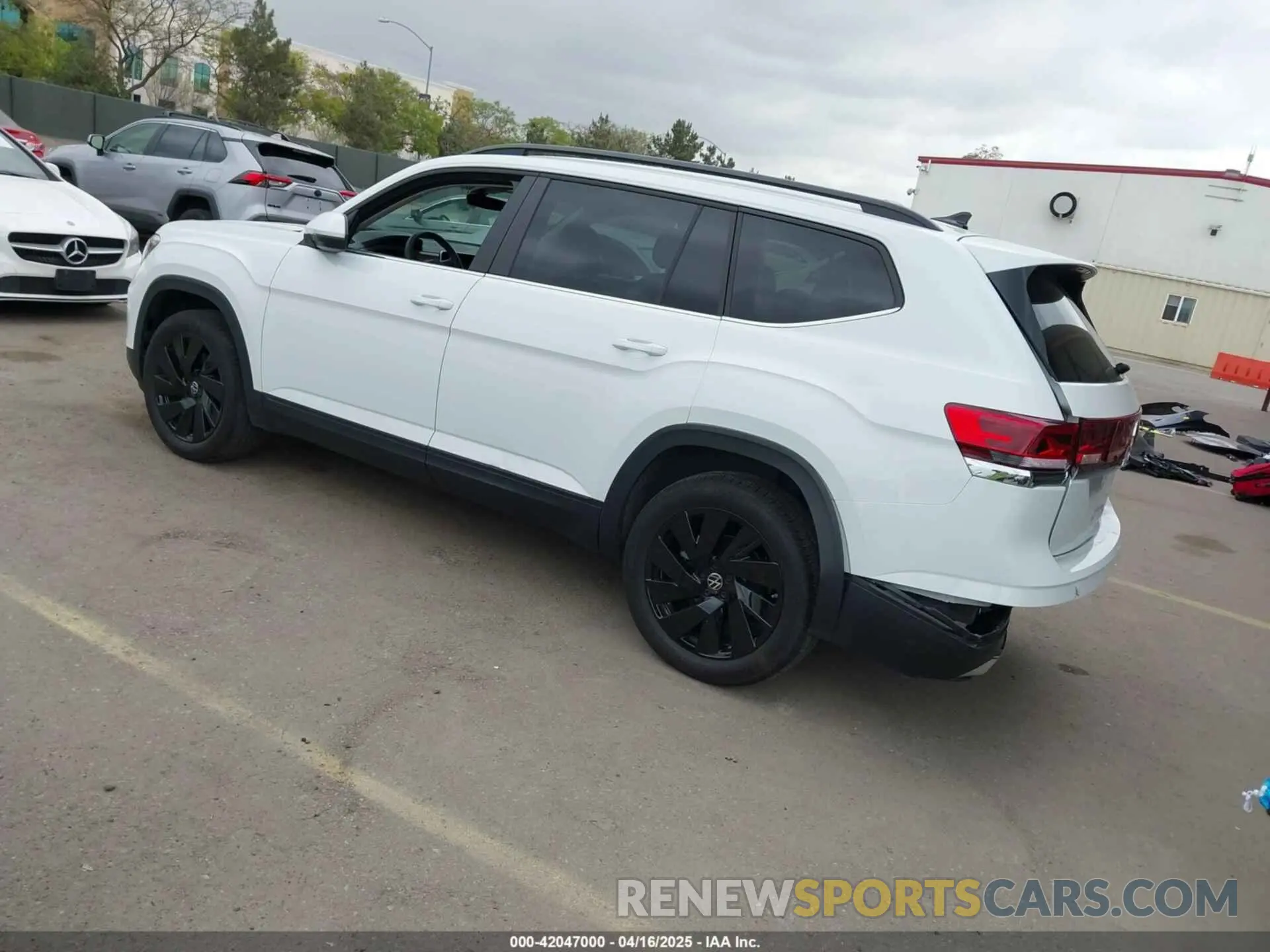 3 Фотография поврежденного автомобиля 1V2WR2CA2RC560161 VOLKSWAGEN ATLAS 2024