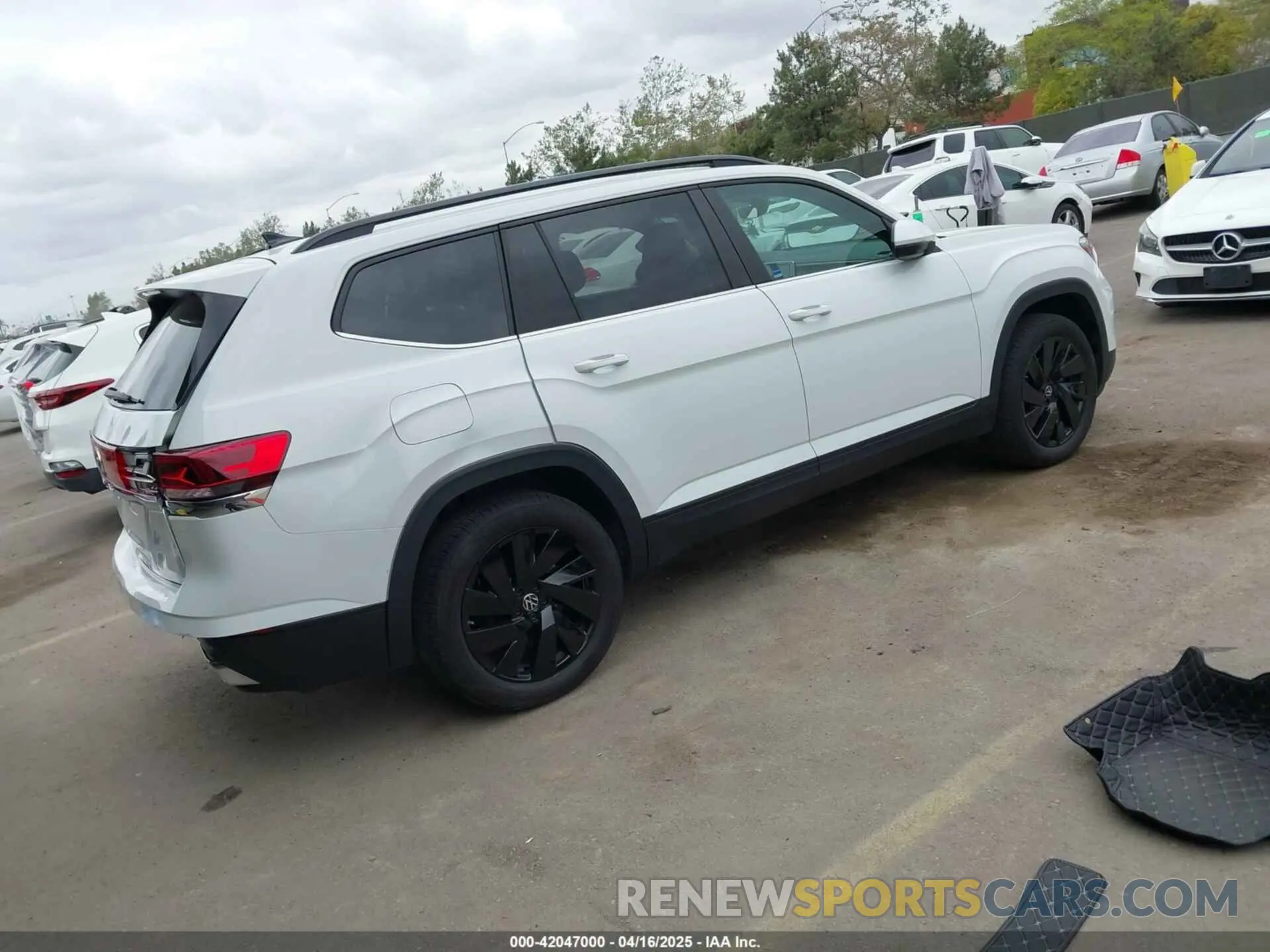 4 Фотография поврежденного автомобиля 1V2WR2CA2RC560161 VOLKSWAGEN ATLAS 2024