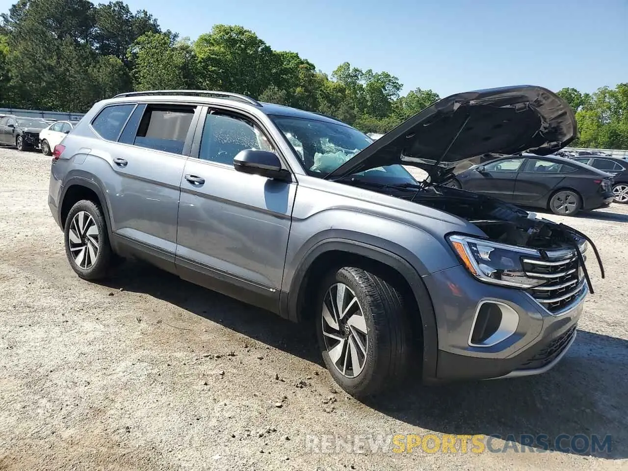 4 Photograph of a damaged car 1V2WR2CA3RC536421 VOLKSWAGEN ATLAS 2024