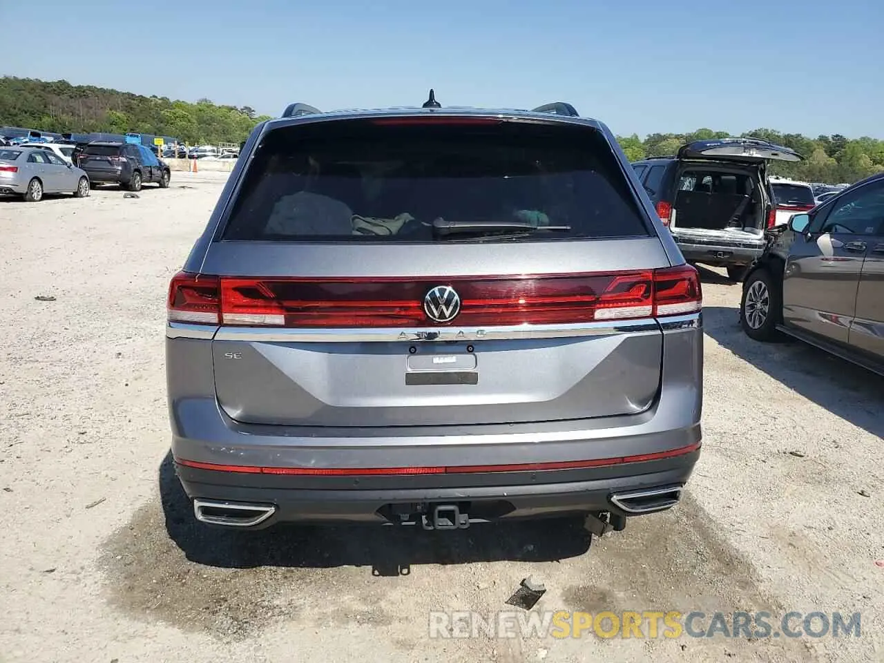6 Photograph of a damaged car 1V2WR2CA3RC536421 VOLKSWAGEN ATLAS 2024