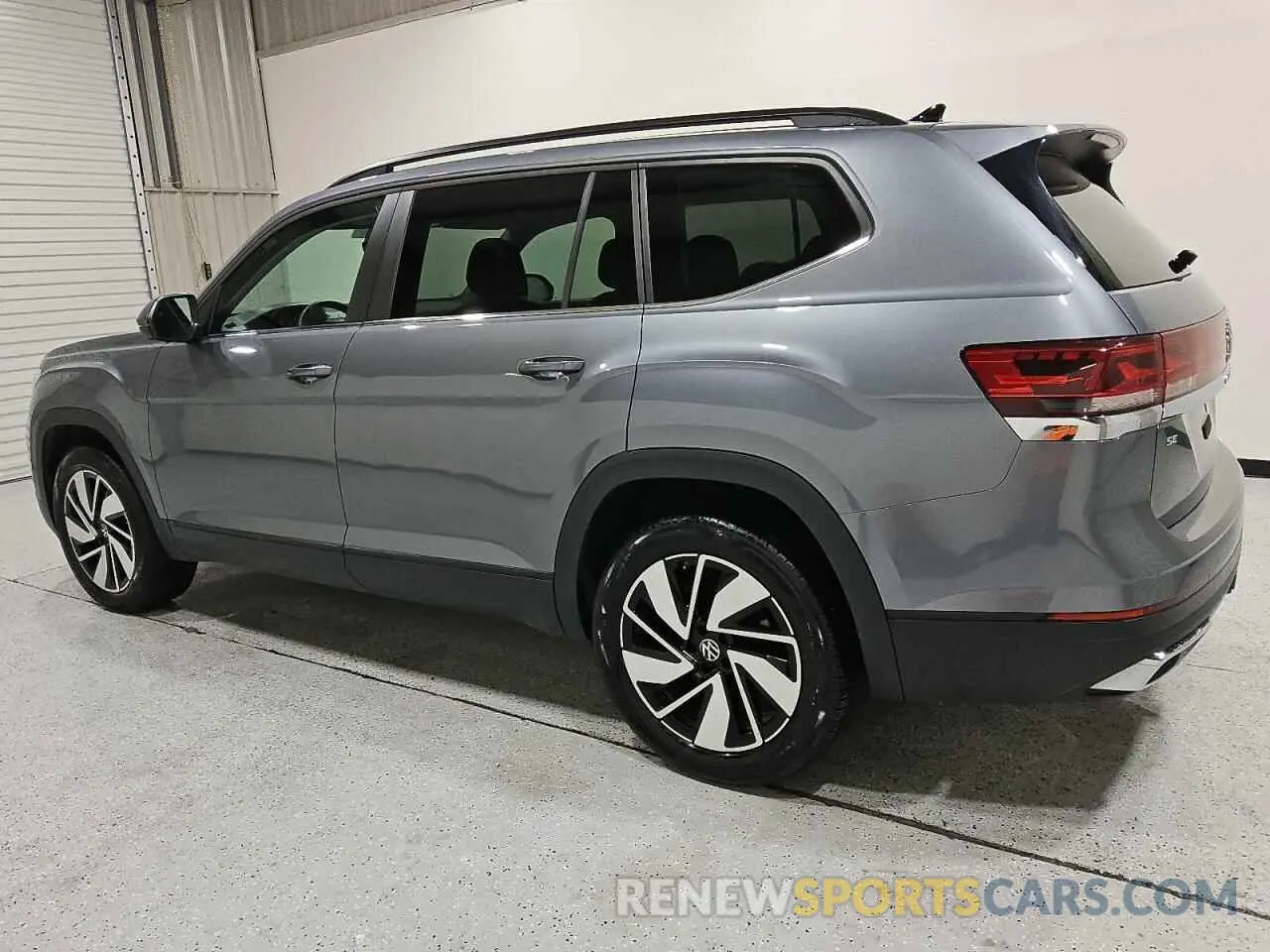 2 Photograph of a damaged car 1V2WR2CA3RC537200 VOLKSWAGEN ATLAS 2024