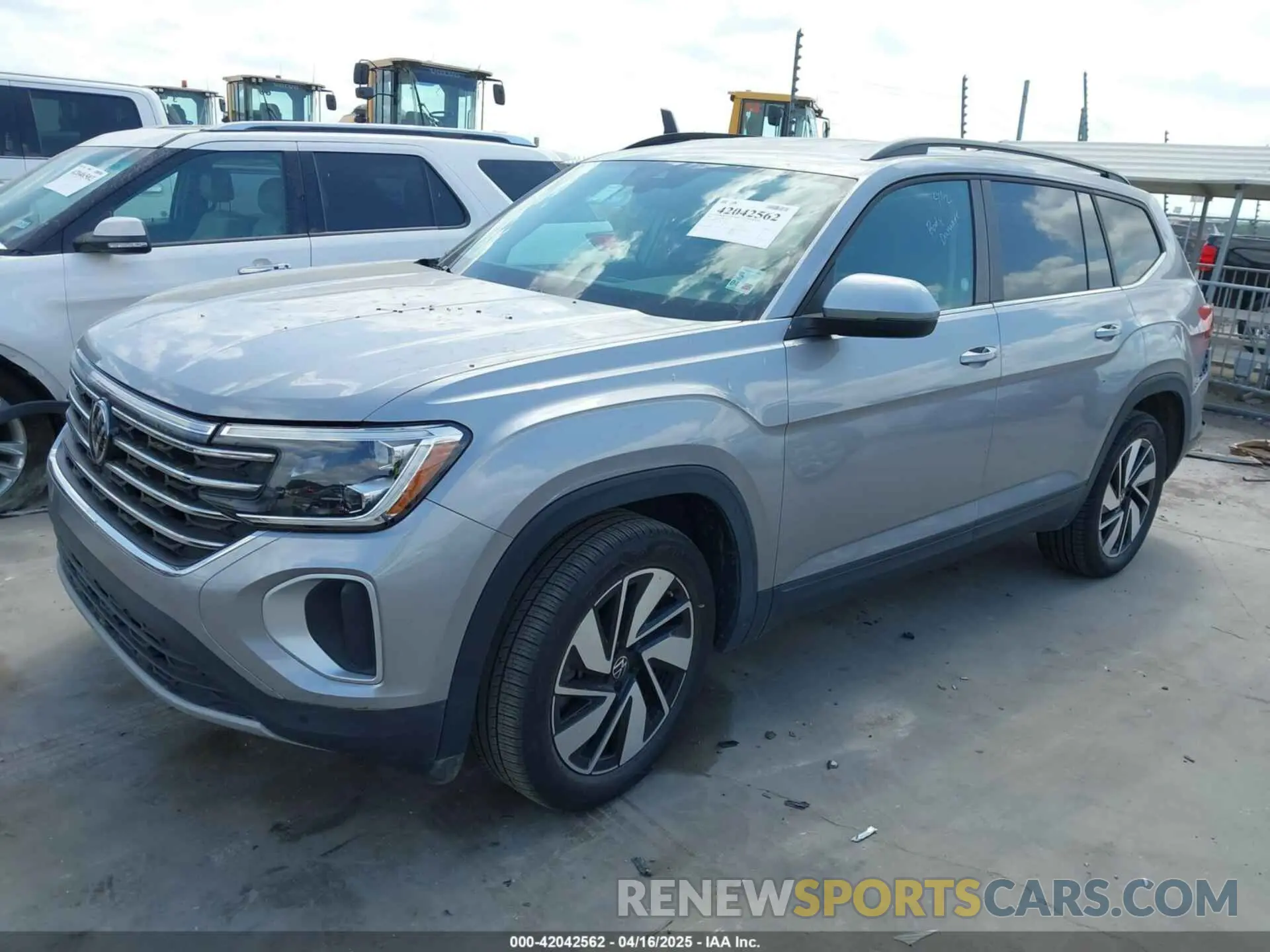 2 Photograph of a damaged car 1V2WR2CA3RC567572 VOLKSWAGEN ATLAS 2024
