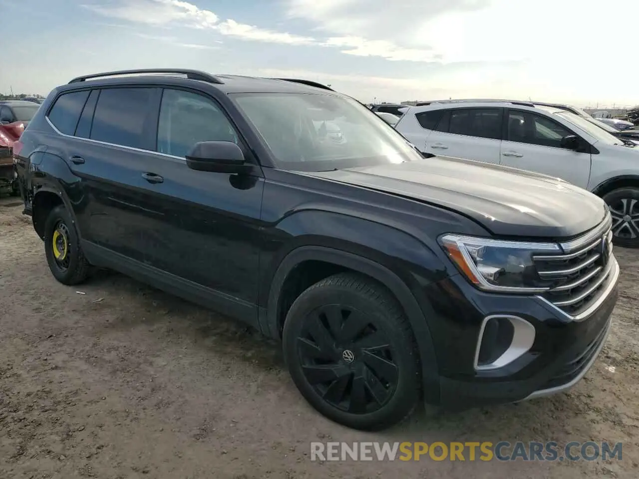 4 Photograph of a damaged car 1V2WR2CA4RC561067 VOLKSWAGEN ATLAS 2024
