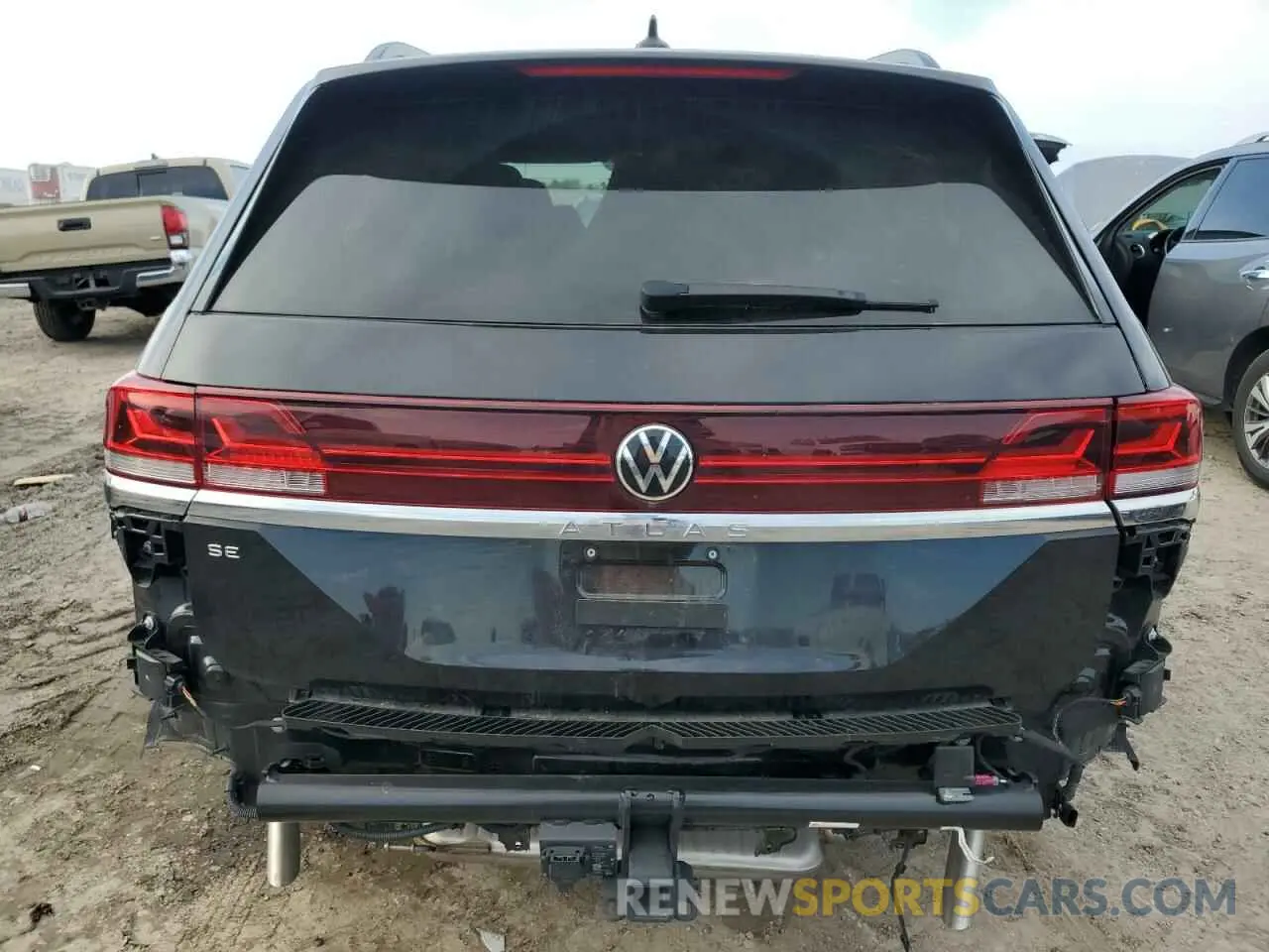 6 Photograph of a damaged car 1V2WR2CA4RC561067 VOLKSWAGEN ATLAS 2024