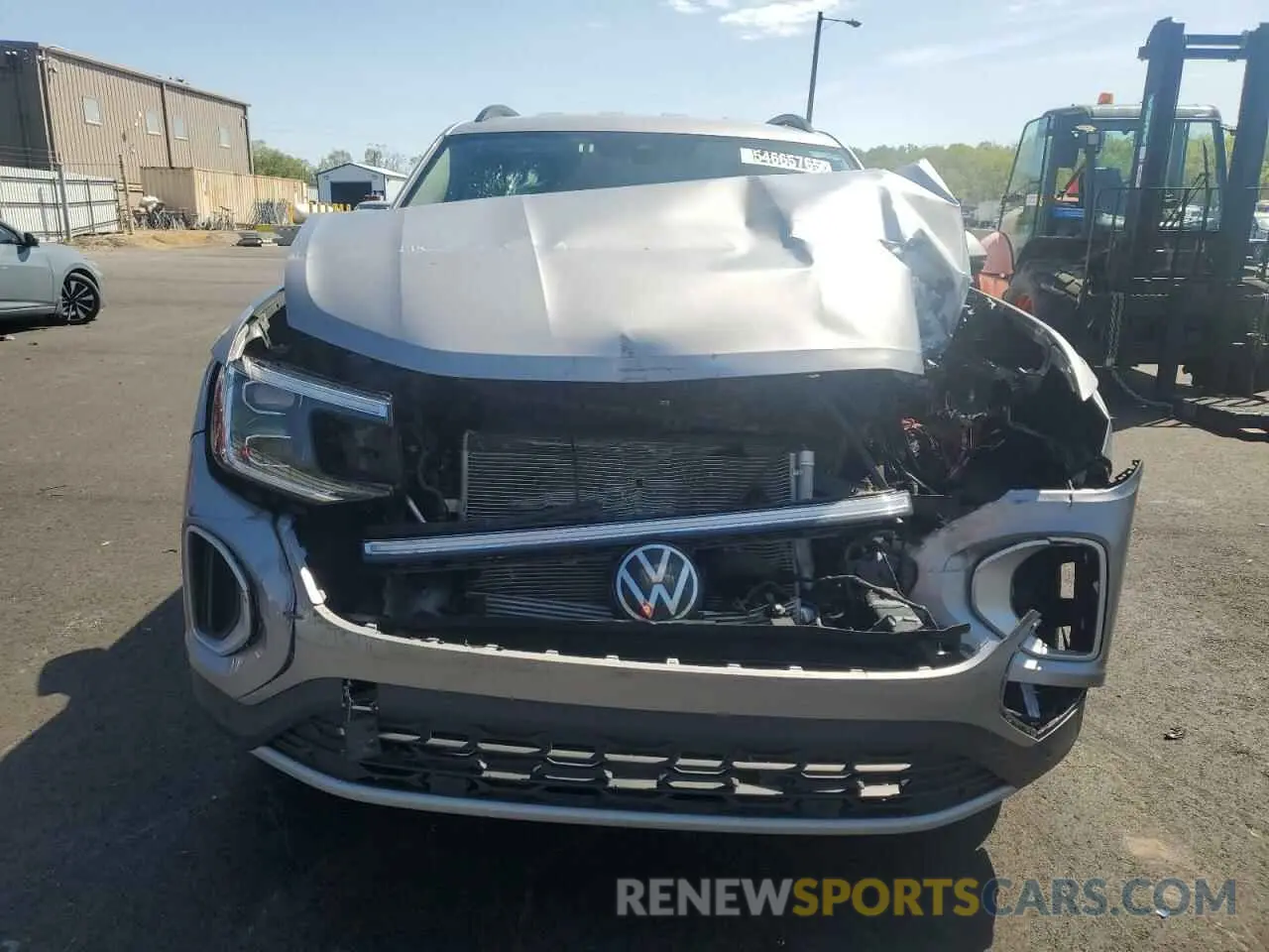 5 Photograph of a damaged car 1V2WR2CA4RC567340 VOLKSWAGEN ATLAS 2024