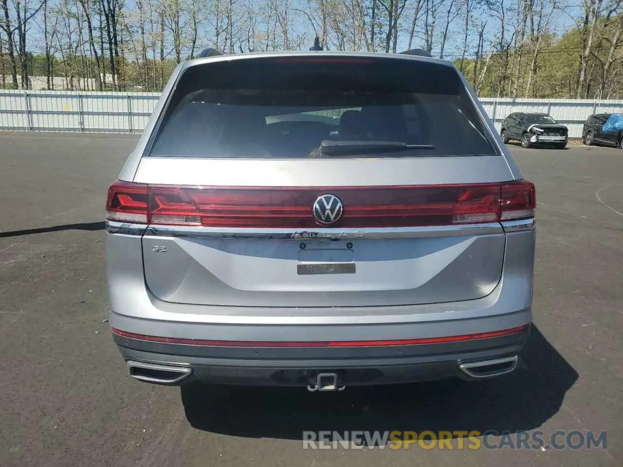 6 Photograph of a damaged car 1V2WR2CA4RC567340 VOLKSWAGEN ATLAS 2024