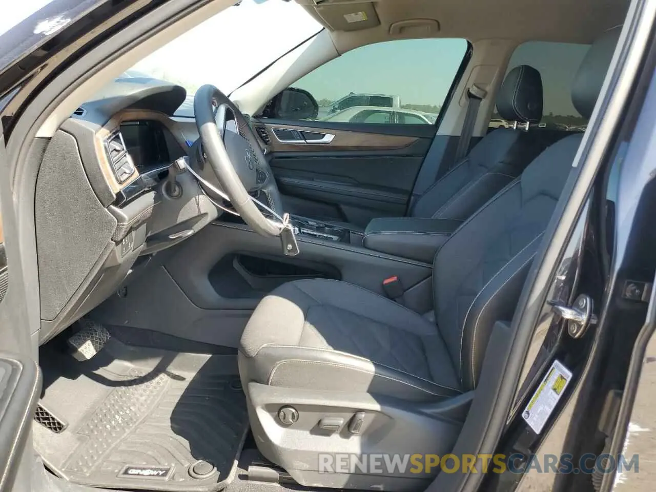 7 Photograph of a damaged car 1V2WR2CA5RC548831 VOLKSWAGEN ATLAS 2024