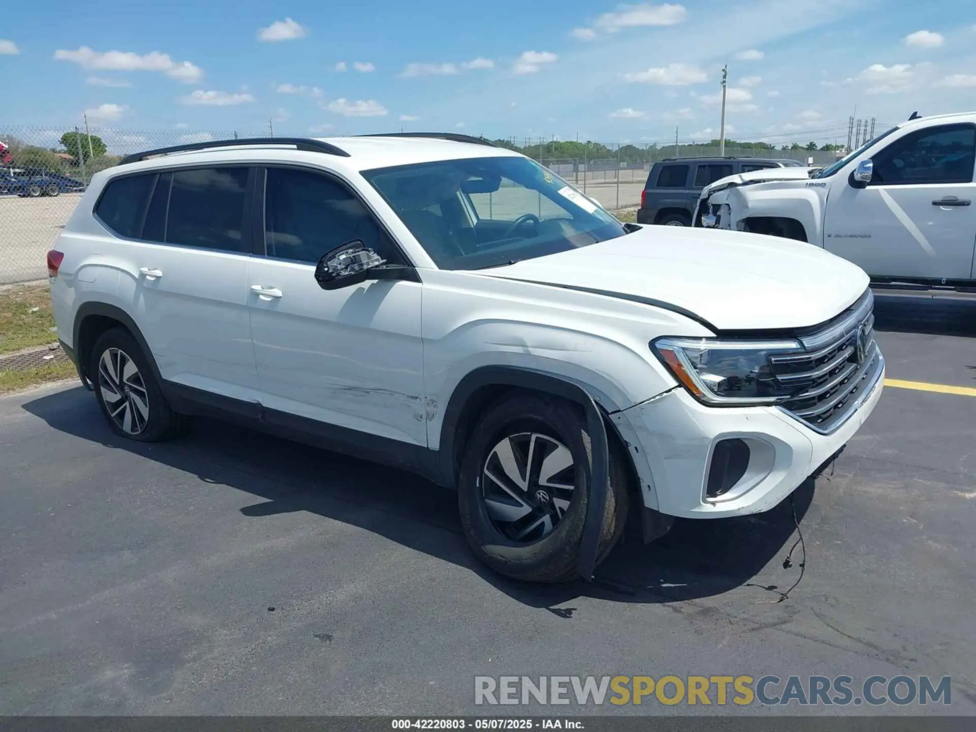 1 Photograph of a damaged car 1V2WR2CA8RC546121 VOLKSWAGEN ATLAS 2024