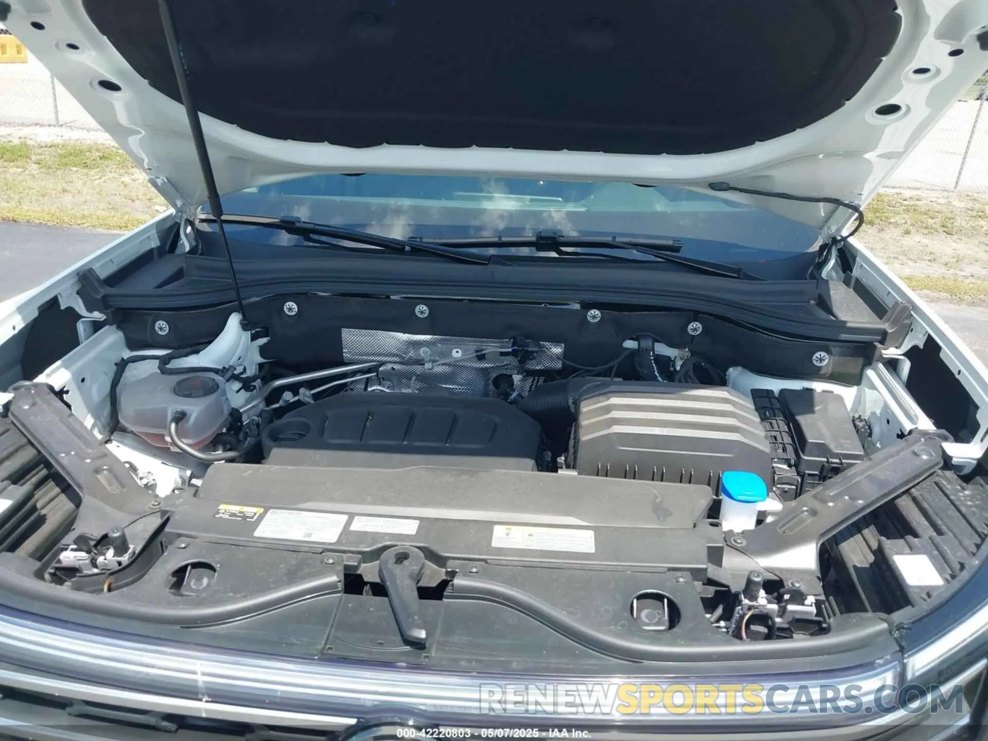 10 Photograph of a damaged car 1V2WR2CA8RC546121 VOLKSWAGEN ATLAS 2024