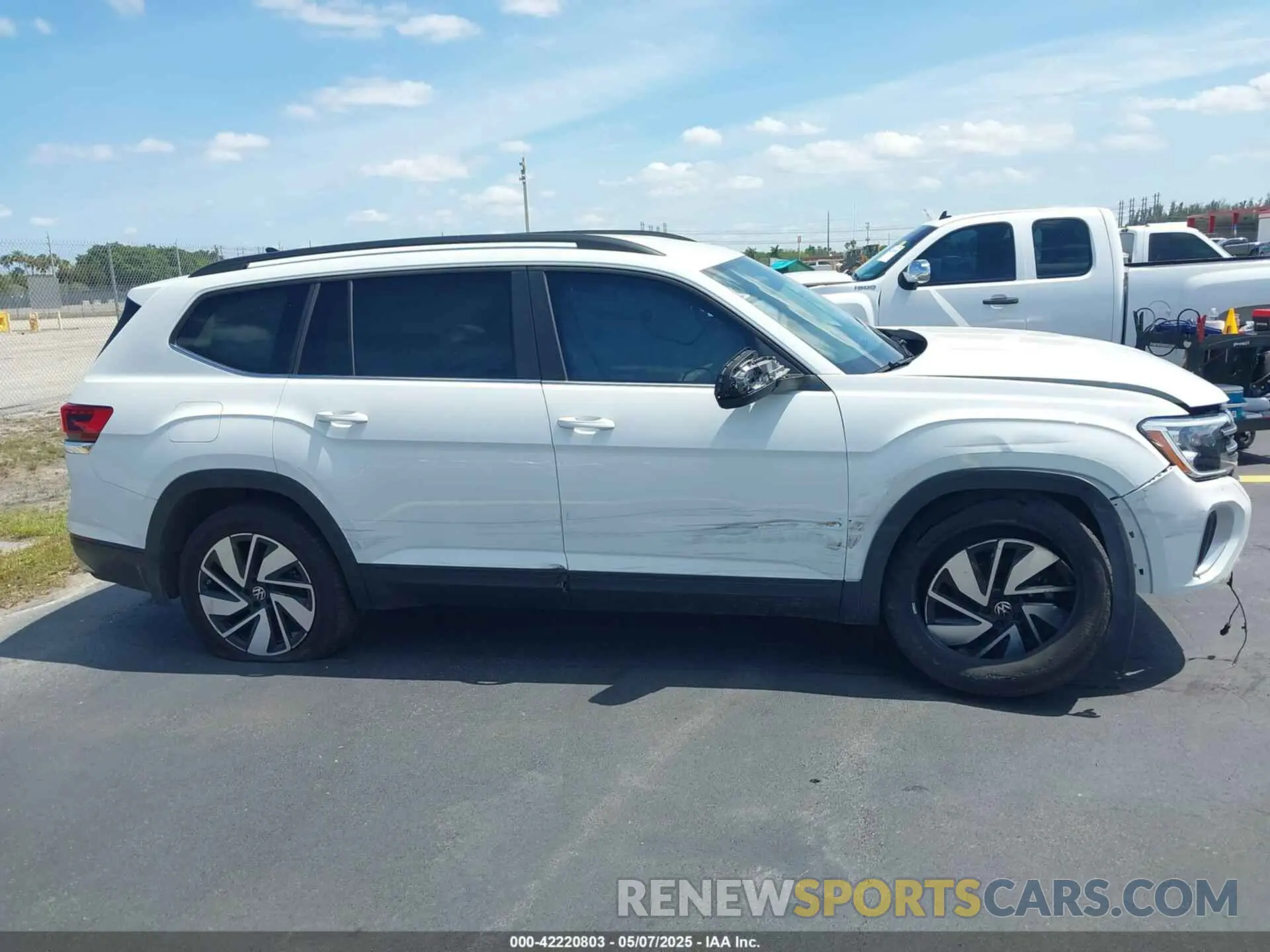 13 Photograph of a damaged car 1V2WR2CA8RC546121 VOLKSWAGEN ATLAS 2024