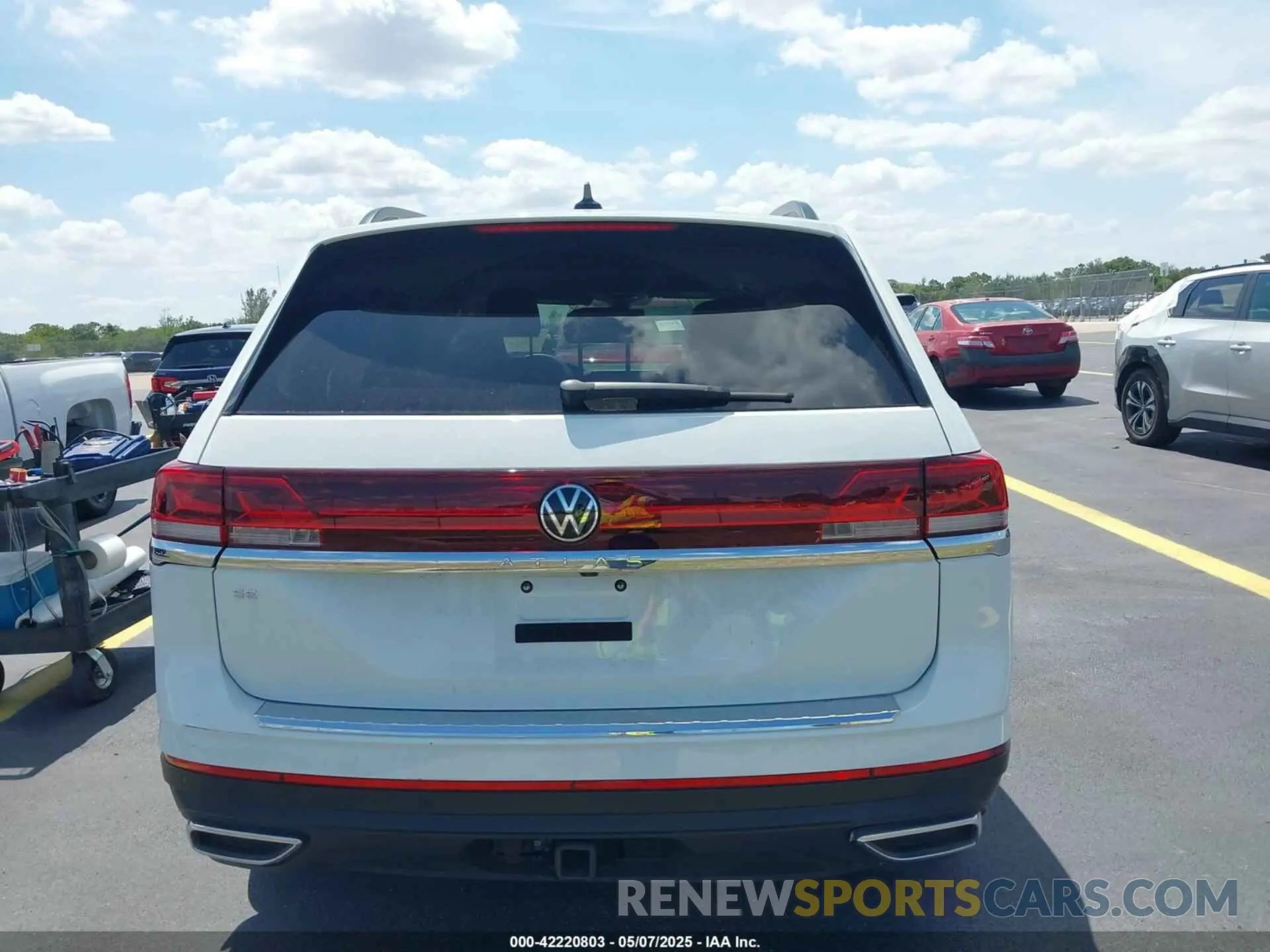 16 Photograph of a damaged car 1V2WR2CA8RC546121 VOLKSWAGEN ATLAS 2024