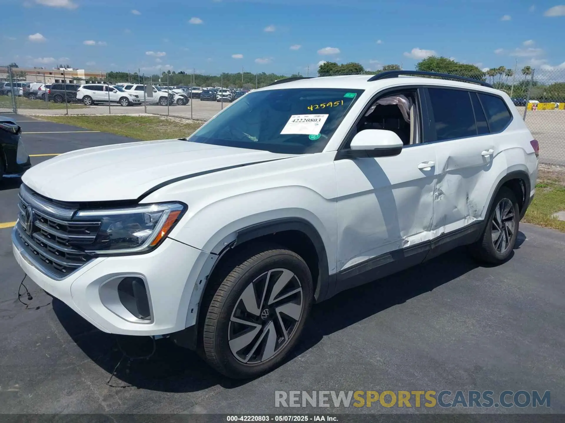2 Photograph of a damaged car 1V2WR2CA8RC546121 VOLKSWAGEN ATLAS 2024