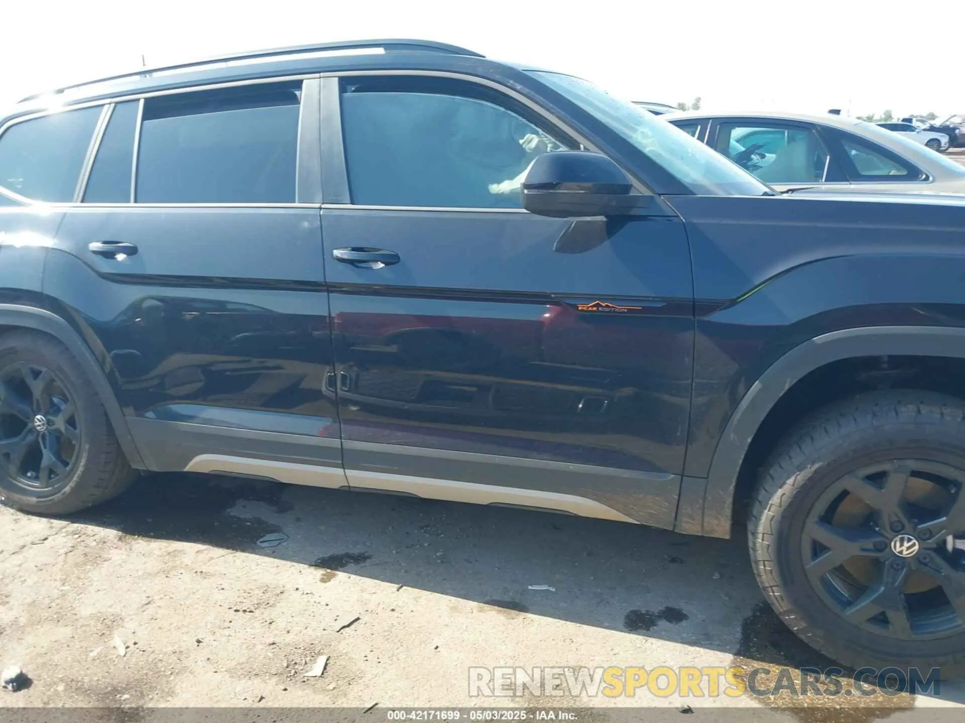 13 Photograph of a damaged car 1V2CR2CA1SC504687 VOLKSWAGEN ATLAS 2025