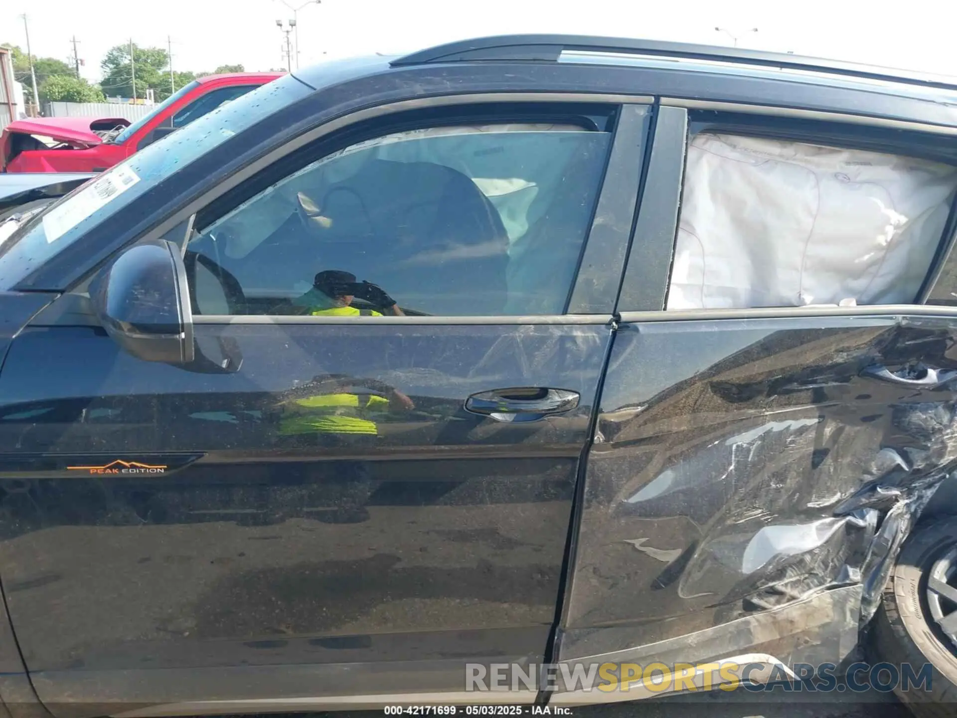 14 Photograph of a damaged car 1V2CR2CA1SC504687 VOLKSWAGEN ATLAS 2025