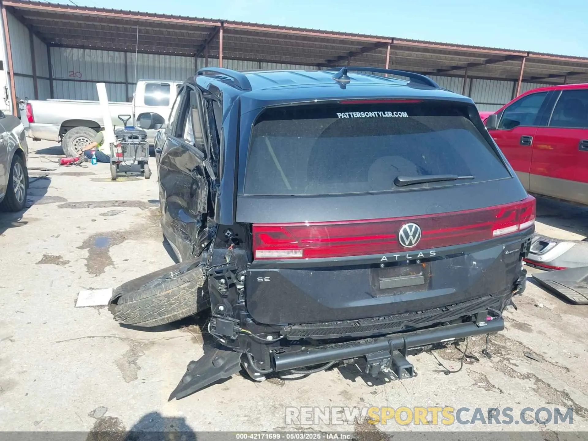 3 Photograph of a damaged car 1V2CR2CA1SC504687 VOLKSWAGEN ATLAS 2025