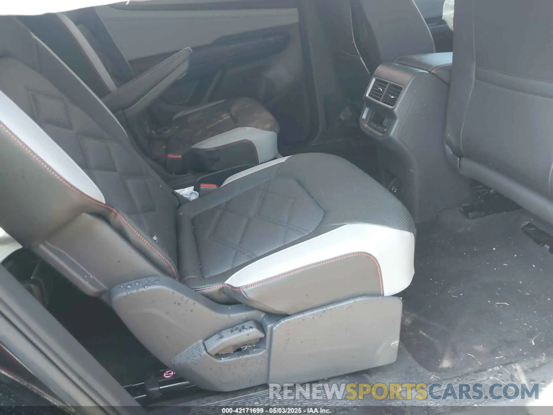 8 Photograph of a damaged car 1V2CR2CA1SC504687 VOLKSWAGEN ATLAS 2025
