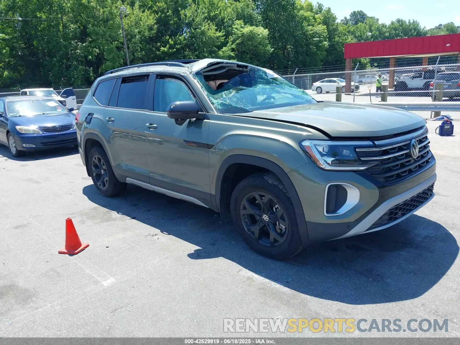 1 Фотография поврежденного автомобиля 1V2CR2CA6SC512400 VOLKSWAGEN ATLAS 2025